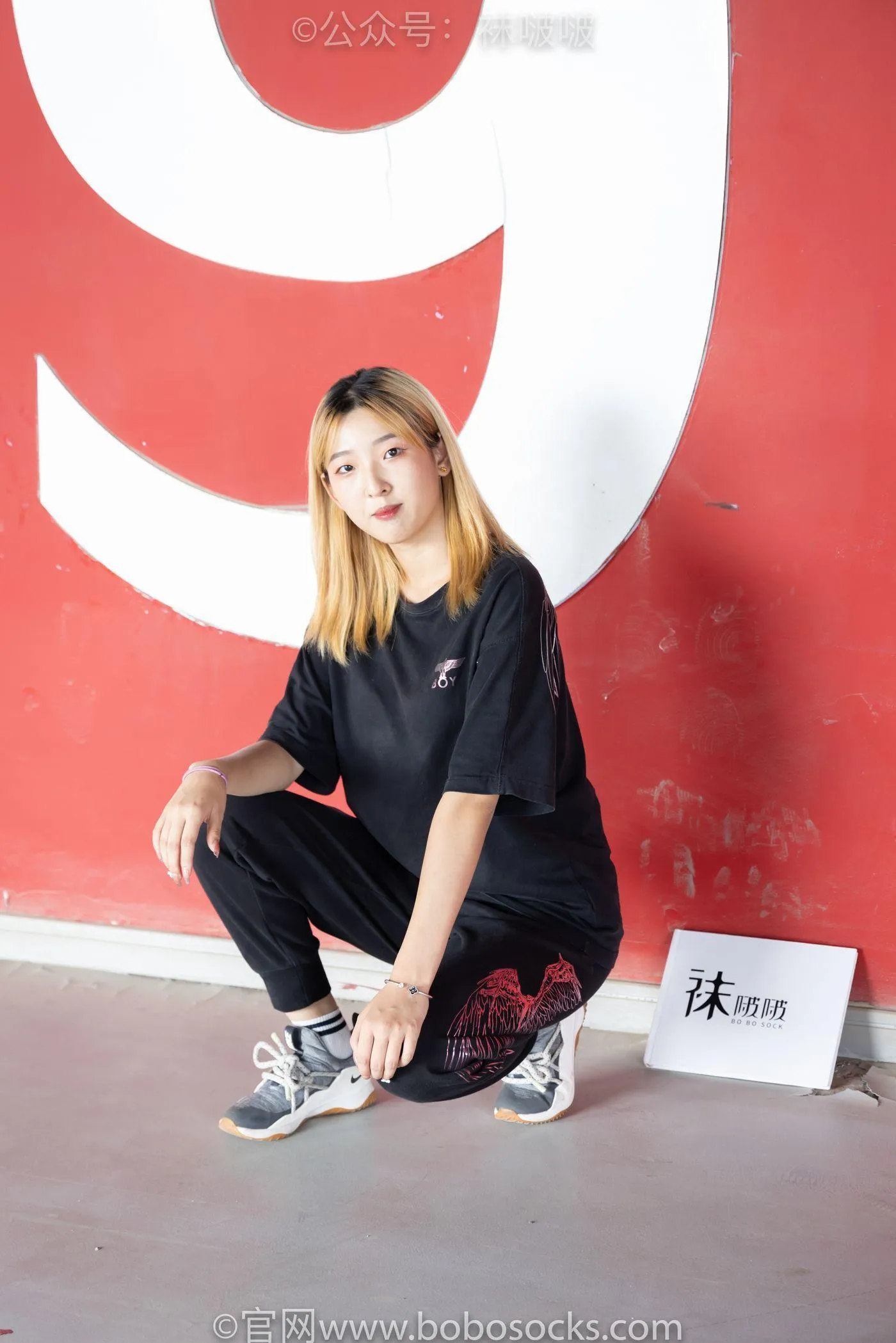 [BoBoSocks袜啵啵]NO.018 木木-运动鞋、白棉袜、裸足 [136P]插图2